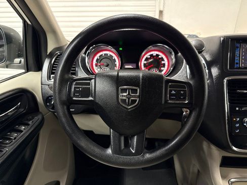 Used 2016 Dodge Grand Caravan SXT FWD image 20