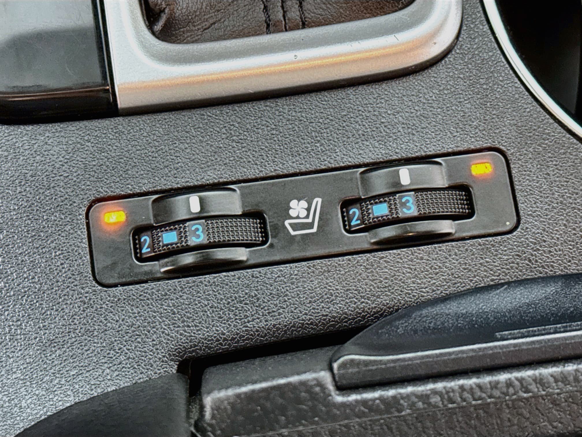 Used 2019 Toyota Highlander Limited Platinum w/ Carpet Mat Package (TMS) AWD/4WD image 5