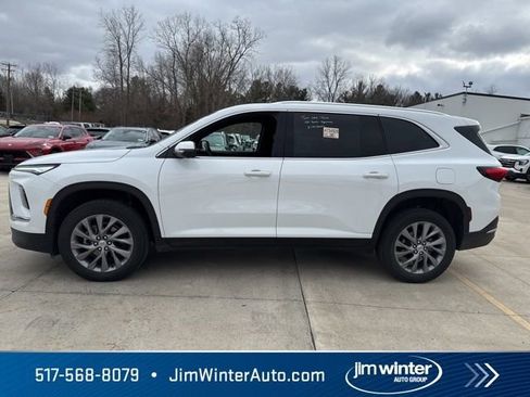 Used 2025 Buick Enclave Preferred image 6
