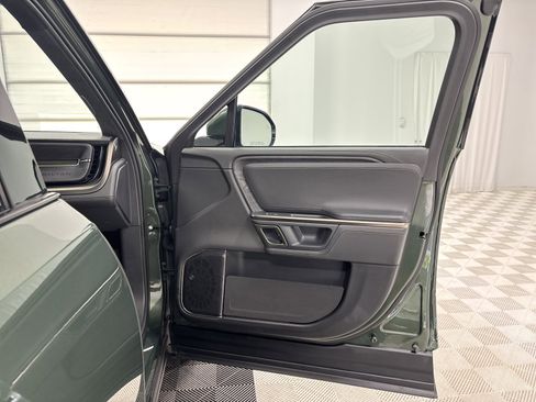 Used 2024 Rivian R1S Adventure AWD/4WD image 18