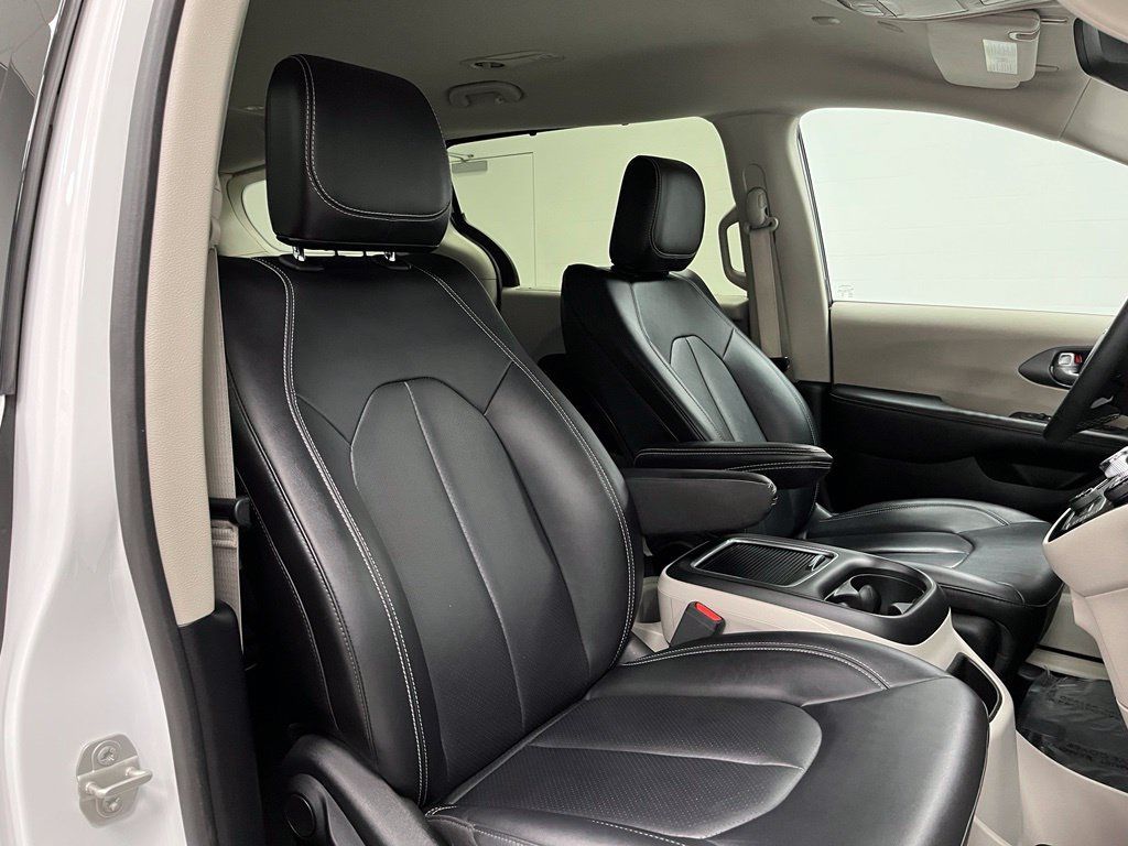 Used 2024 Chrysler Pacifica Touring-L FWD image 60