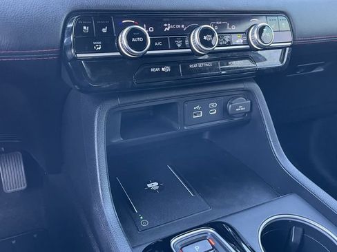 Certified 2025 Honda Pilot Black Edition image 18