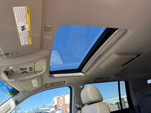 Used 2016 Chevrolet Suburban LTZ image 21