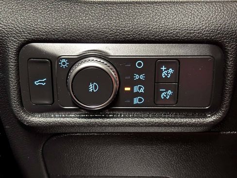 Used 2020 Ford Explorer XLT w/ Equipment Group 202A AWD/4WD image 36