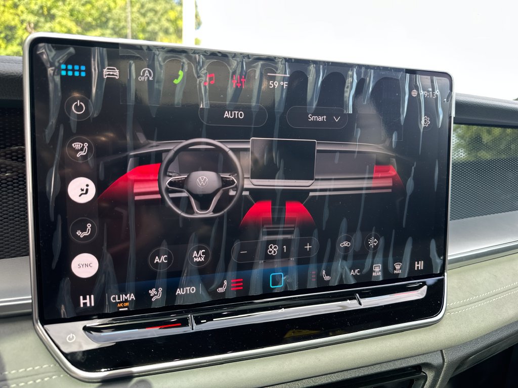 New 2026 Volkswagen Tiguan SE R-Line AWD/4WD image 16
