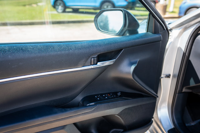 Used 2018 Toyota Camry SE w/ Audio Package FWD image 29
