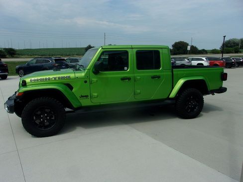 Used 2025 Jeep Gladiator Sport AWD/4WD image 8