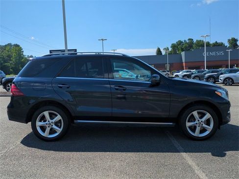 Used 2017 Mercedes-Benz GLE 350 4MATIC image 3