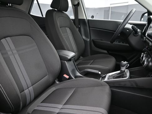 Used 2024 Hyundai Venue SEL image 28