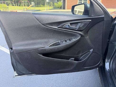 Used 2017 Chevrolet Malibu LT FWD image 16