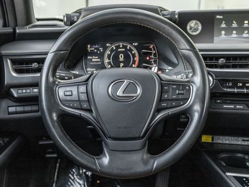 Used 2022 Lexus UX 200 image 8