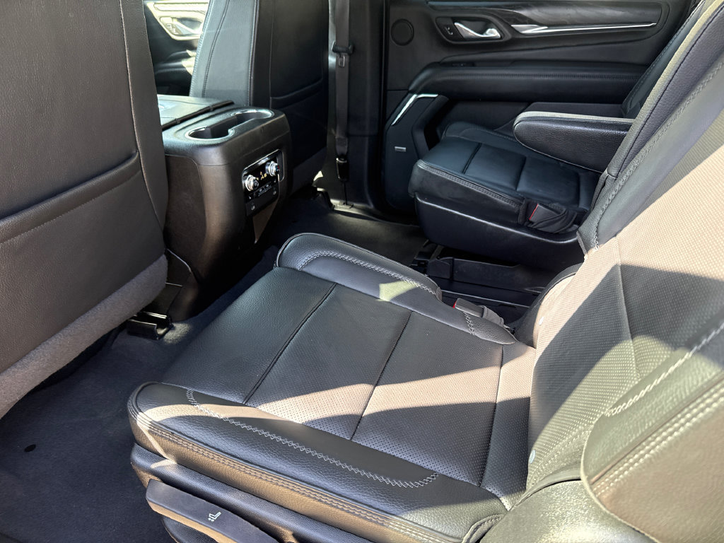 Used 2023 GMC Yukon XL Denali AWD/4WD image 18
