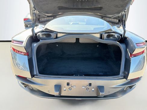 Used 2018 Aston Martin DB11 V12 image 13