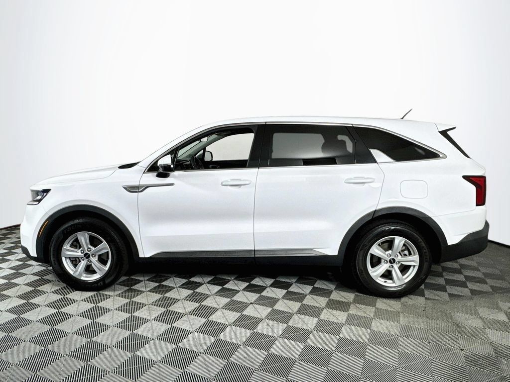 Used 2023 Kia Sorento LX FWD image 4