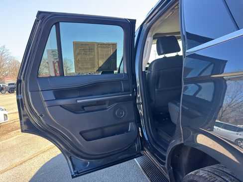 Used 2023 Ford Expedition XLT image 19