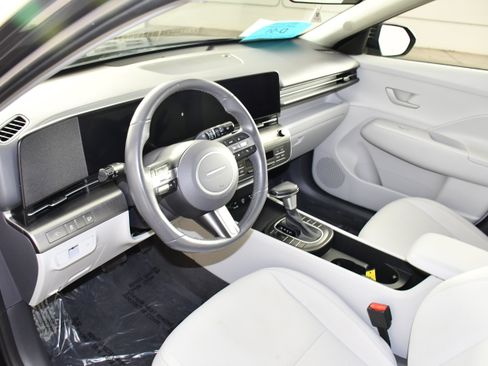 Used 2025 Hyundai Kona SEL AWD/4WD image 2
