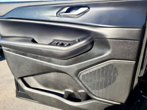 New 2025 Jeep Grand Cherokee Altitude image 16