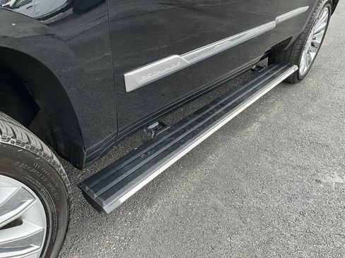 Used 2017 Cadillac Escalade Platinum AWD/4WD image 44