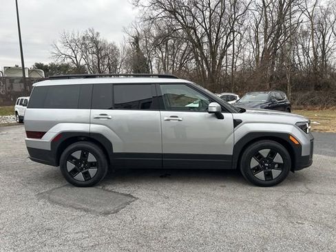 Used 2025 Hyundai Santa Fe SEL image 2