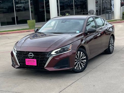Used 2024 Nissan Altima 2.5 SV FWD image 9