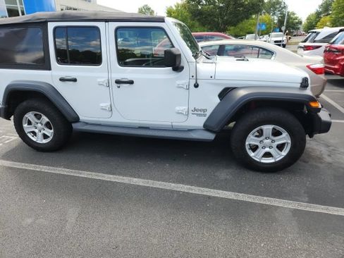 Used 2018 Jeep Wrangler Unlimited Sport S AWD/4WD image 9