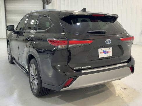 Used 2020 Toyota Highlander Platinum image 8