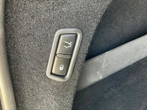 Used 2018 Maserati Levante AWD/4WD image 36