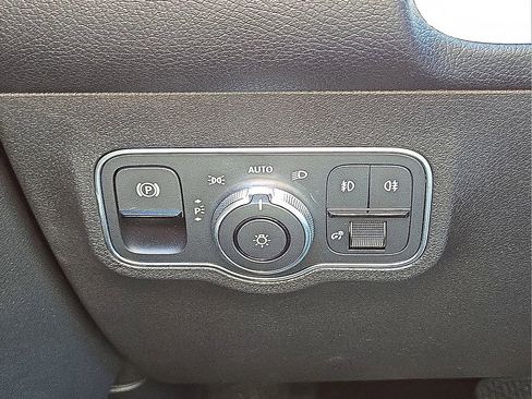 Used 2022 Mercedes-Benz GLB 250 w/ Premium Package Lite image 24