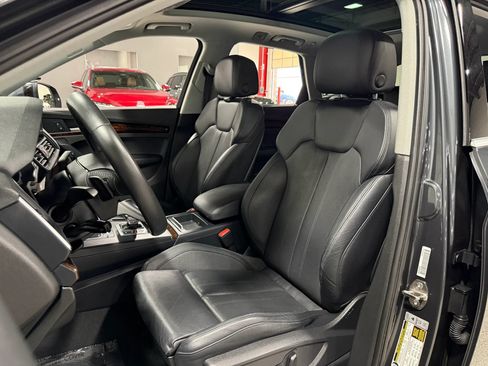 Used 2018 Audi Q5 2.0T Premium Plus w/ Premium Plus Package AWD/4WD image 16