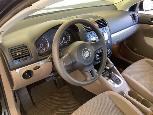 Used 2010 Volkswagen Jetta S image 9