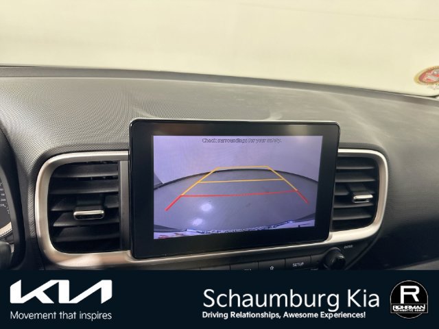 Used 2022 Hyundai Venue SE FWD image 8