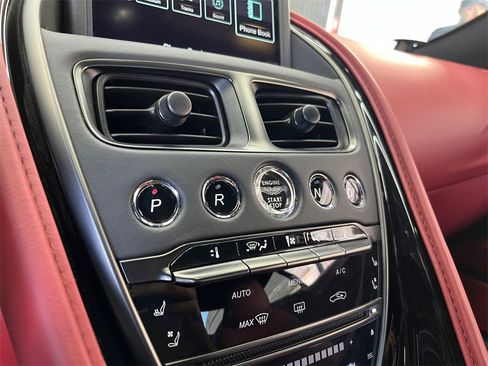 Used 2020 Aston Martin DB11 AMR image 17