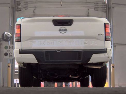 Used 2024 Nissan Frontier SV w/ Technology Package RWD image 7