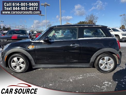 Used 2017 MINI Cooper 2-Door Hardtop image 3