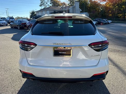 Used 2022 Maserati Levante Modena image 6