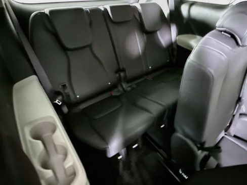 Certified 2024 Kia Carnival EX FWD image 32