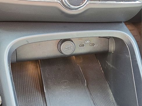 Used 2023 Volvo XC40 Recharge Plus w/ Protection Package Premier image 30