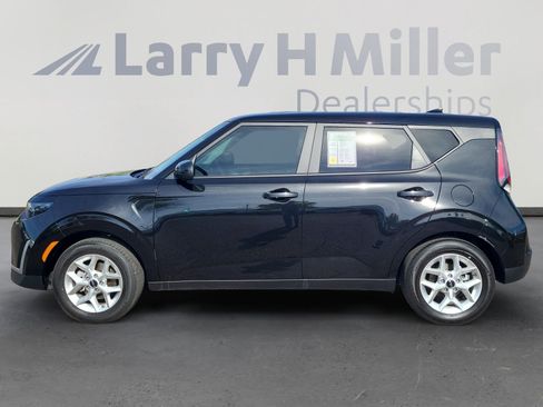 Used 2025 Kia Soul LX w/ LX Technology Package FWD image 7