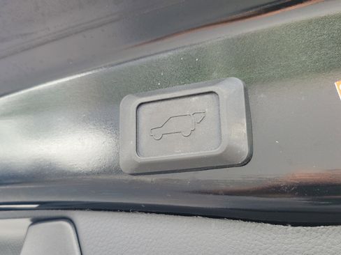 Used 2022 Toyota RAV4 Limited AWD/4WD image 11