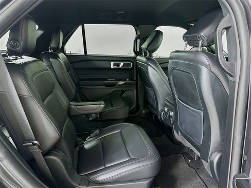 Used 2020 Ford Explorer XLT w/ Equipment Group 202A image 9