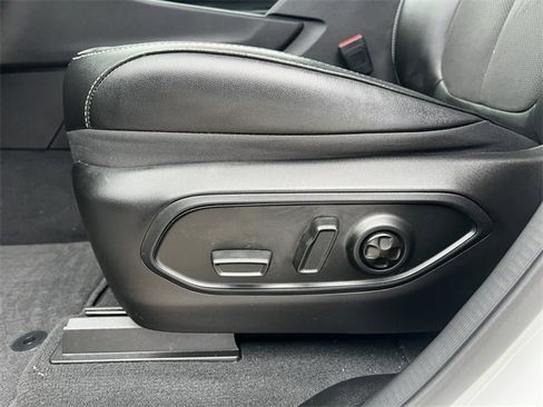 Used 2024 Jeep Grand Cherokee Altitude image 11