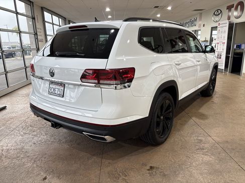 Used 2022 Volkswagen Atlas SE image 2