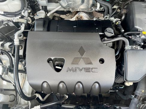 Used 2020 Mitsubishi Outlander SEL image 23