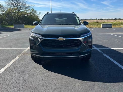 New 2025 Chevrolet Trax LT w/ LT Convenience Package image 2