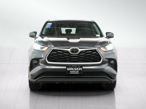 Used 2025 Toyota Highlander XLE AWD/4WD image 8