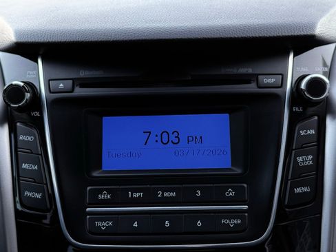 Used 2017 Hyundai Elantra GT image 35