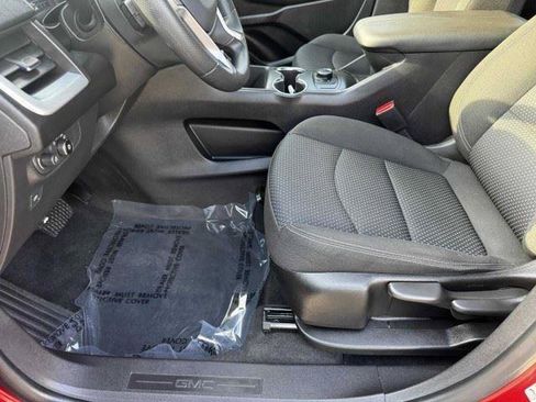 Used 2024 GMC Terrain SLE FWD image 16