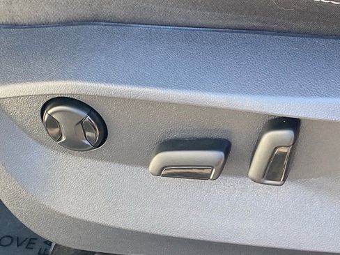 Used 2022 Volkswagen Taos SE image 14