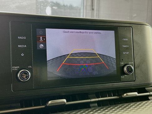 Used 2024 Kia Carnival LX image 22