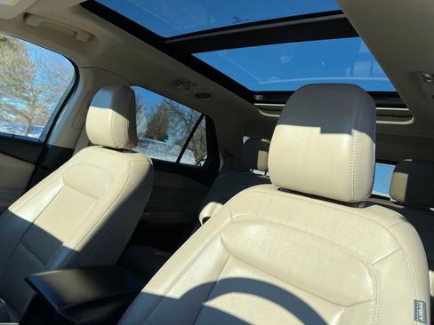 Used 2022 Ford Explorer XLT w/ Equipment Group 202A image 17